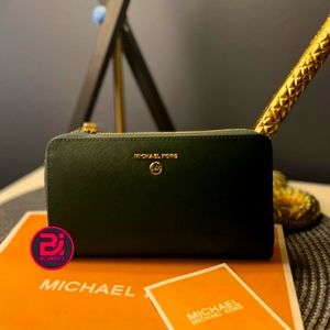 Women's Micheal Kors wallet